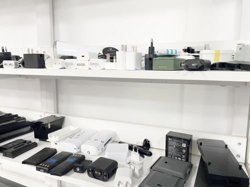 超聲波焊接機(jī)在電子設(shè)備外殼焊接中的應(yīng)用、難點(diǎn)及解決方案